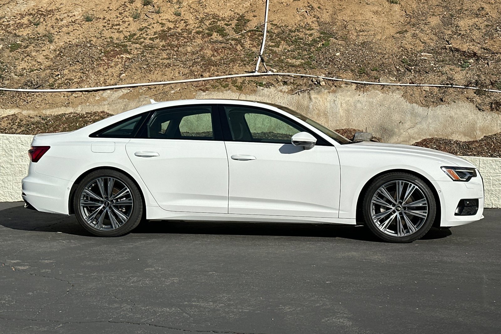 Used 2022 Audi A6 Premium Plus w/ Premium Plus Package image 3