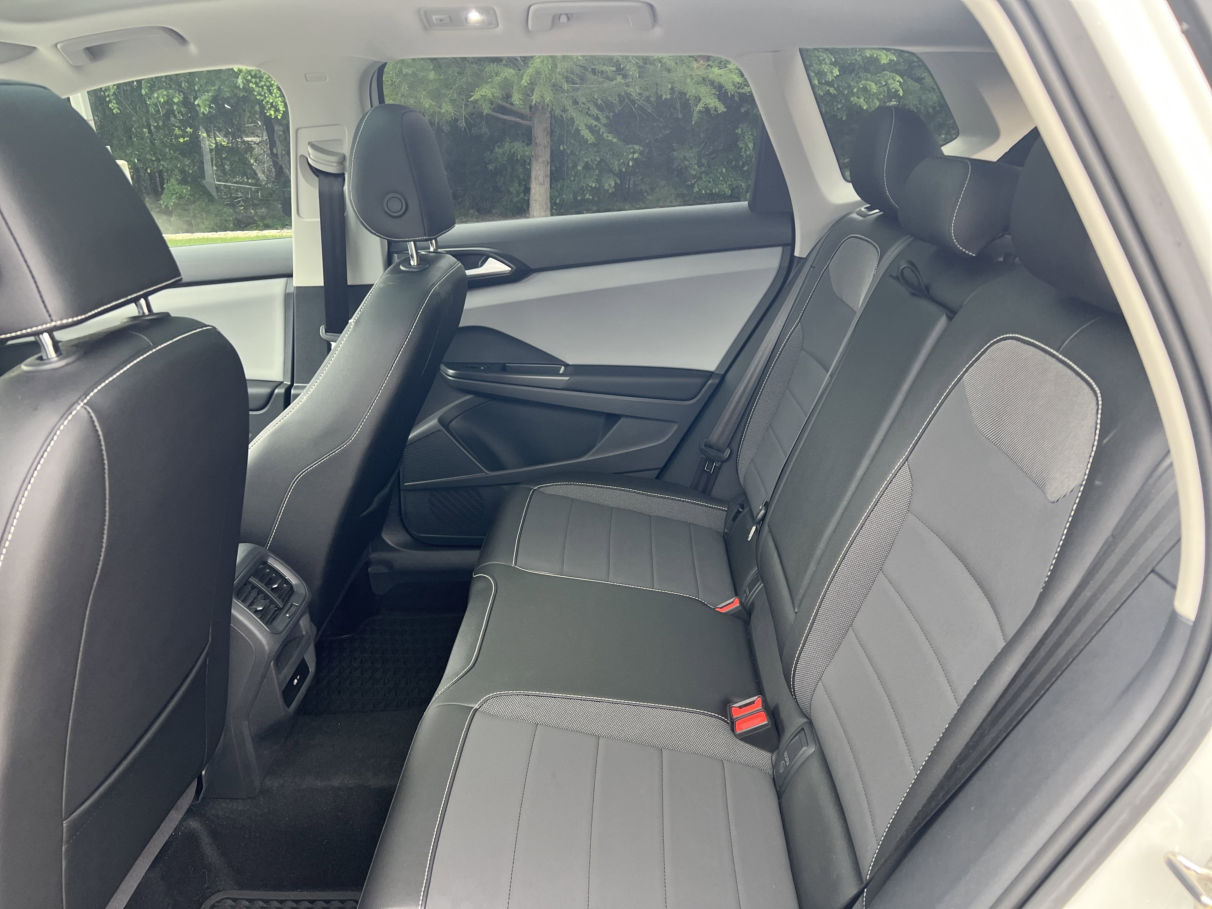 Certified 2023 Volkswagen Taos SE w/ Panoramic Sunroof Package FWD image 29