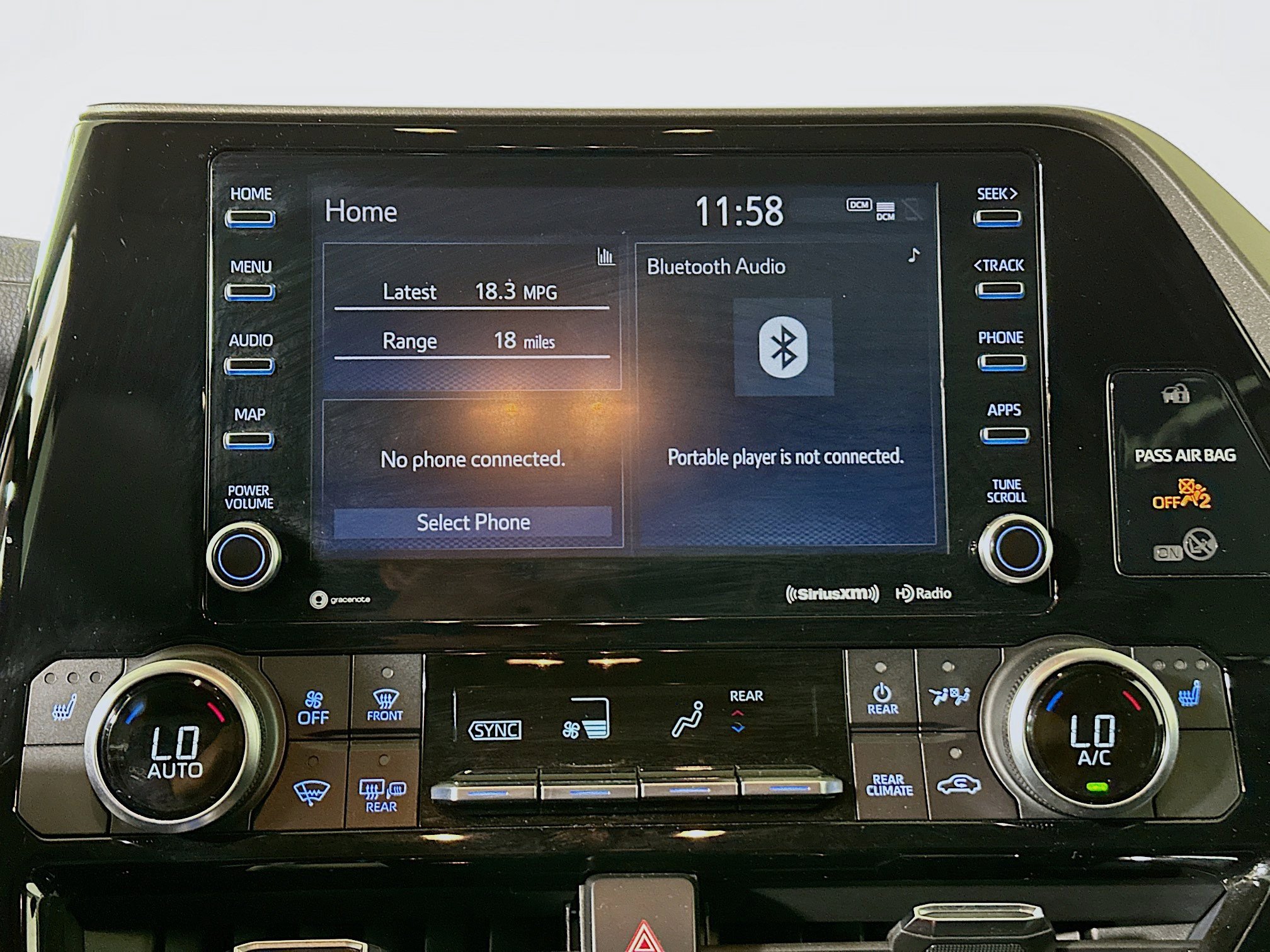 Used 2021 Toyota Highlander XLE FWD image 24
