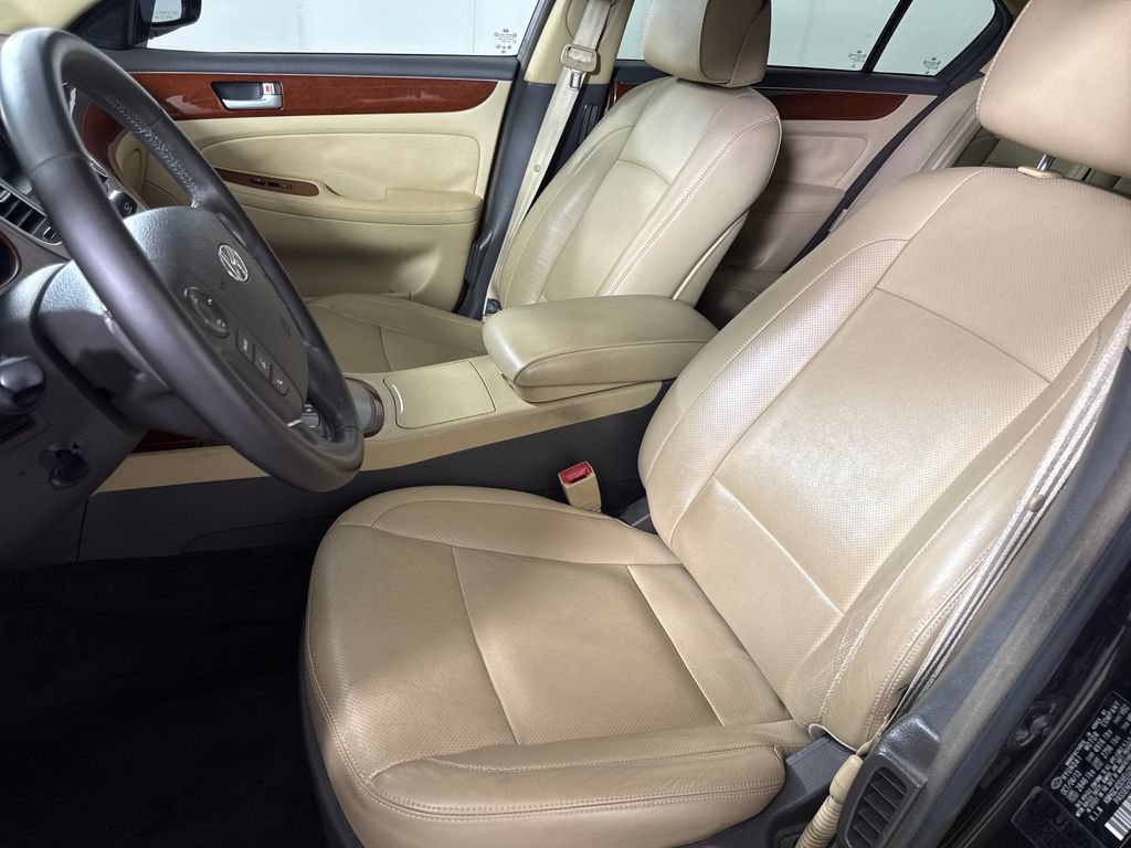 Used 2014 Hyundai Genesis 3.8 RWD image 11