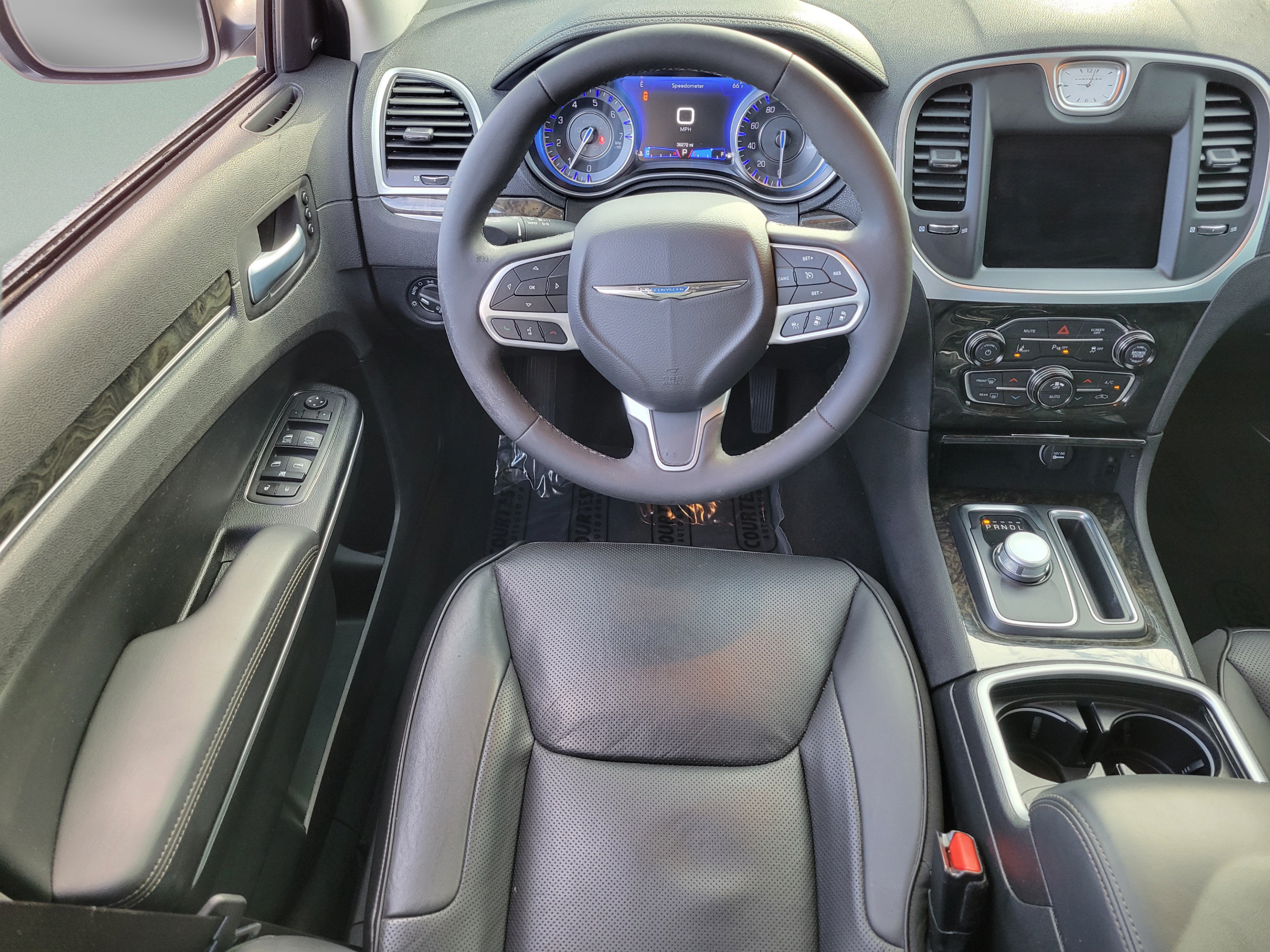 Used 2023 Chrysler 300 Touring L w/ Popular Equipment Group RWD image 11