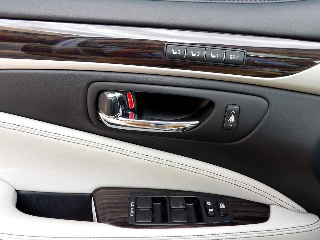 Used 2014 Lexus LS 460 Luxury w/ Comfort Package image 13