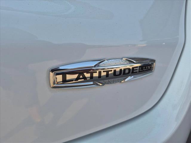 Used 2024 Jeep Compass Latitude w/ Sun and Sound Group AWD/4WD image 10
