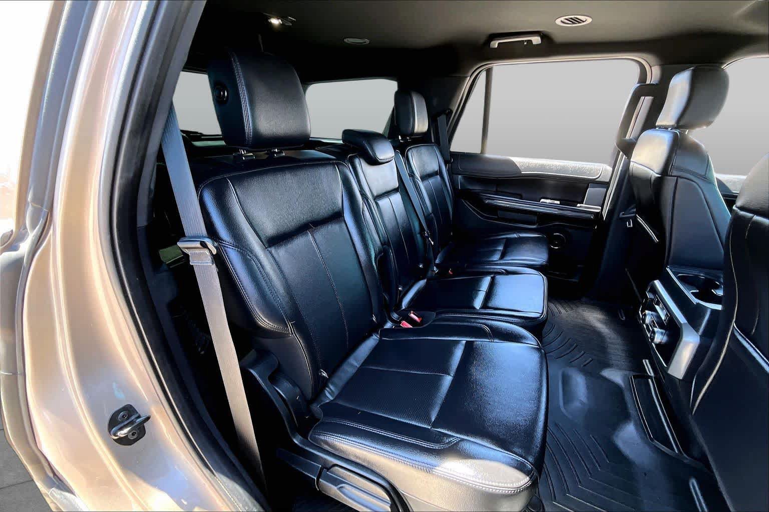 Used 2020 Ford Expedition XLT w/ Equipment Group 201A RWD image 18