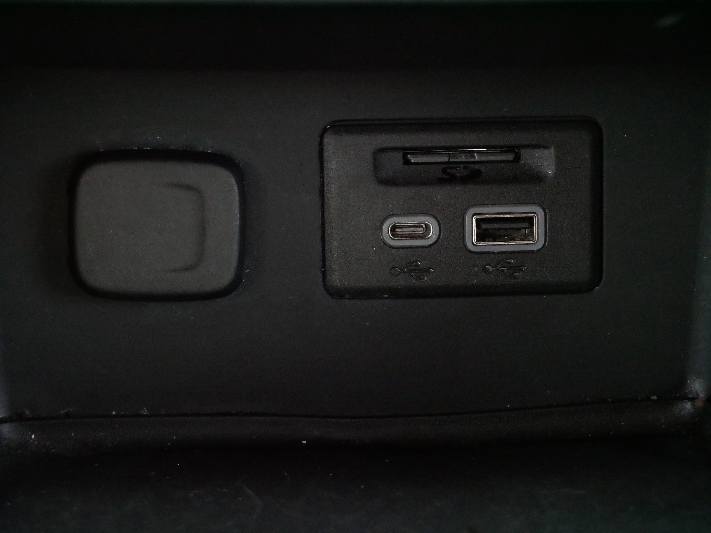 Used 2023 GMC Acadia SLT w/ Elevation Edition image 25