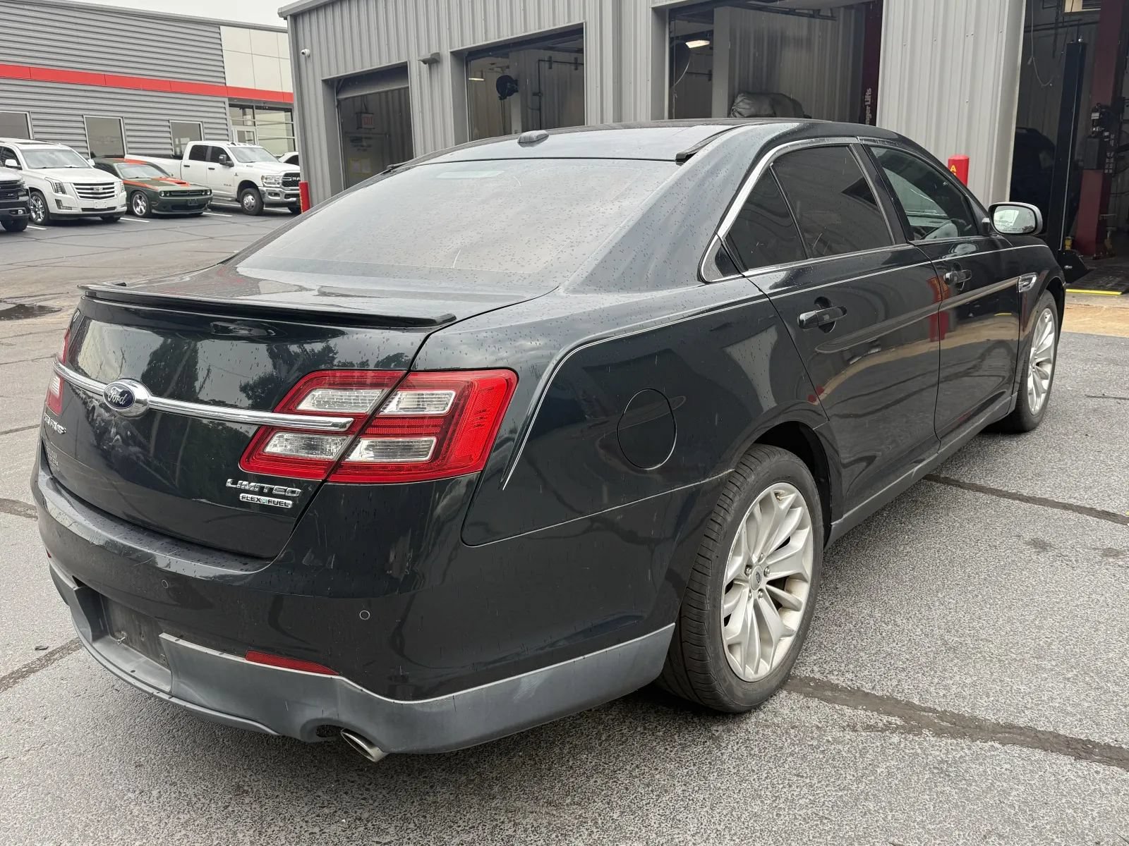 Used 2014 Ford Taurus Limited w/ Equipment Group 301A FWD image 4