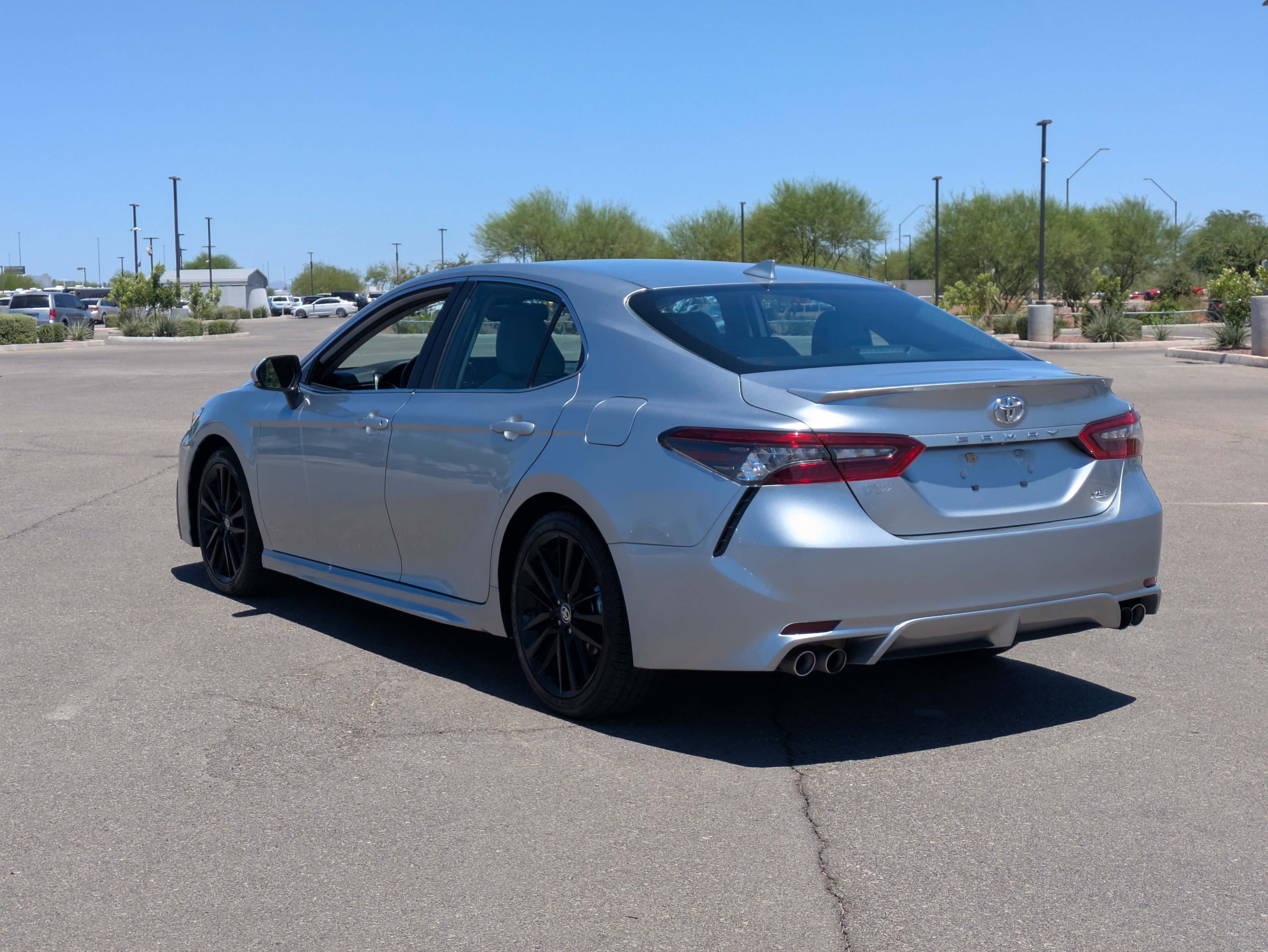 Used 2024 Toyota Camry XSE FWD image 3
