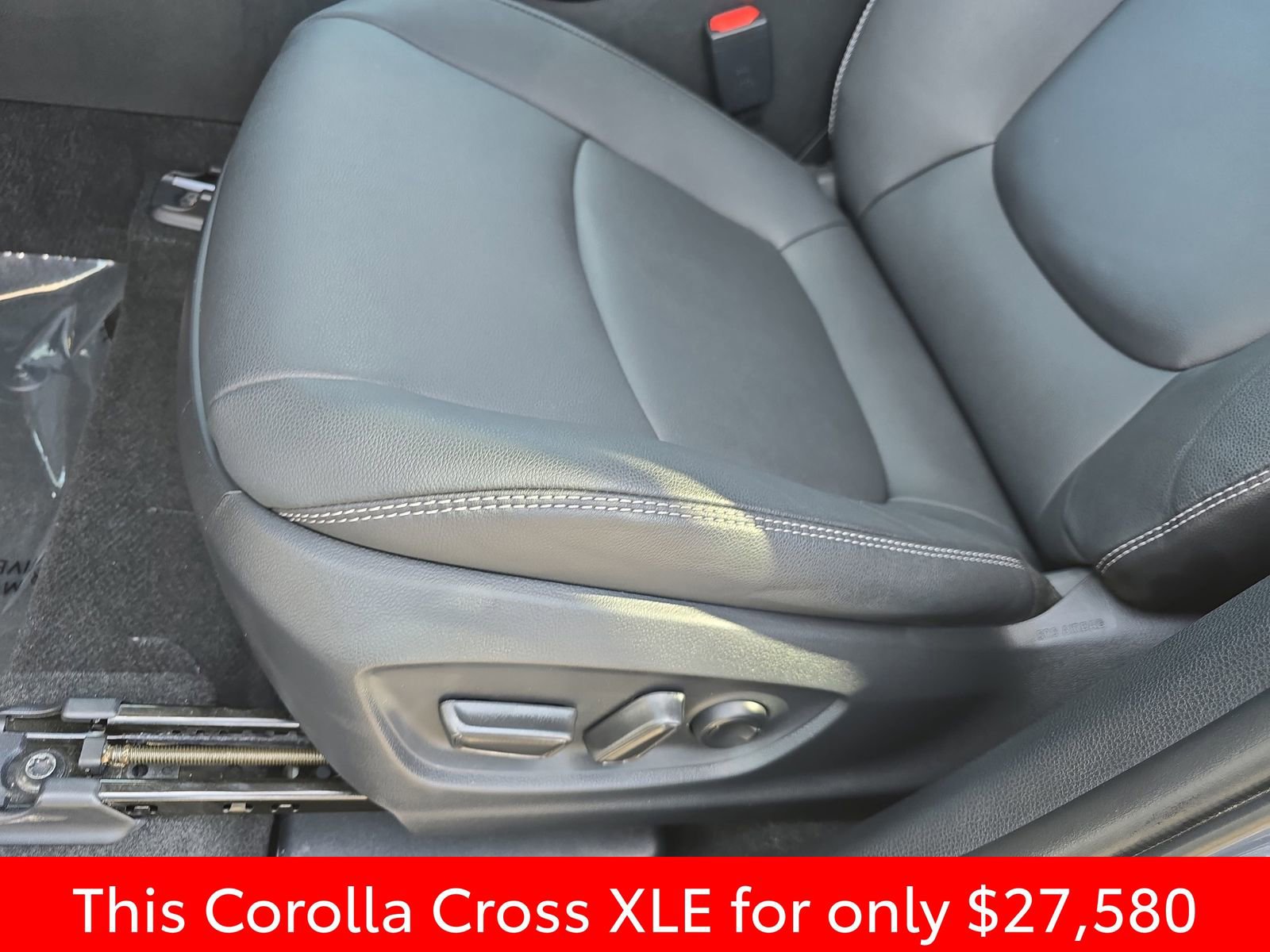 Used 2023 Toyota Corolla Cross XLE w/ Convenience Package image 36