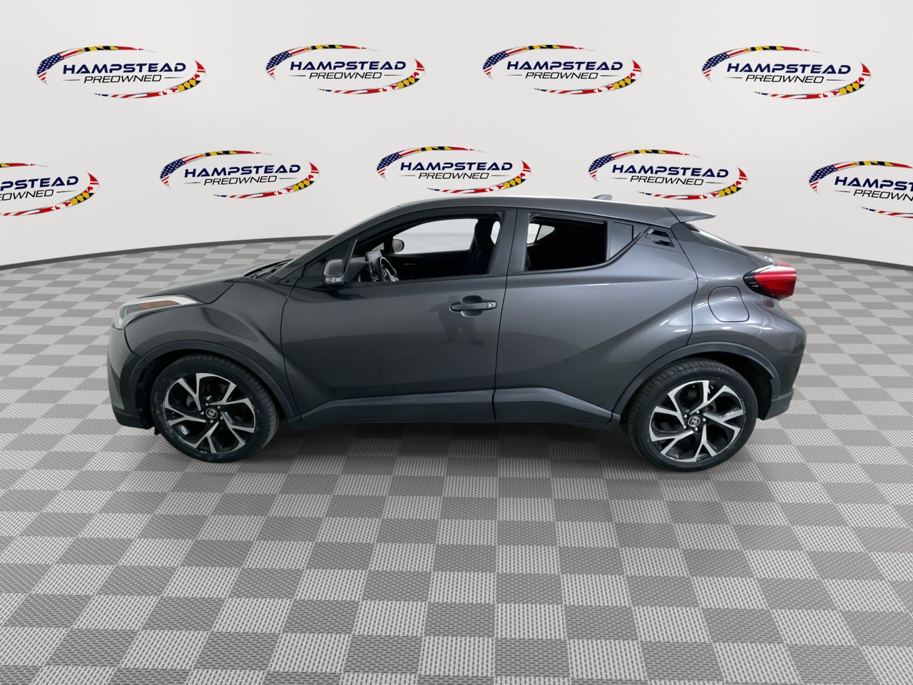 Used 2019 Toyota C-HR XLE FWD image 5