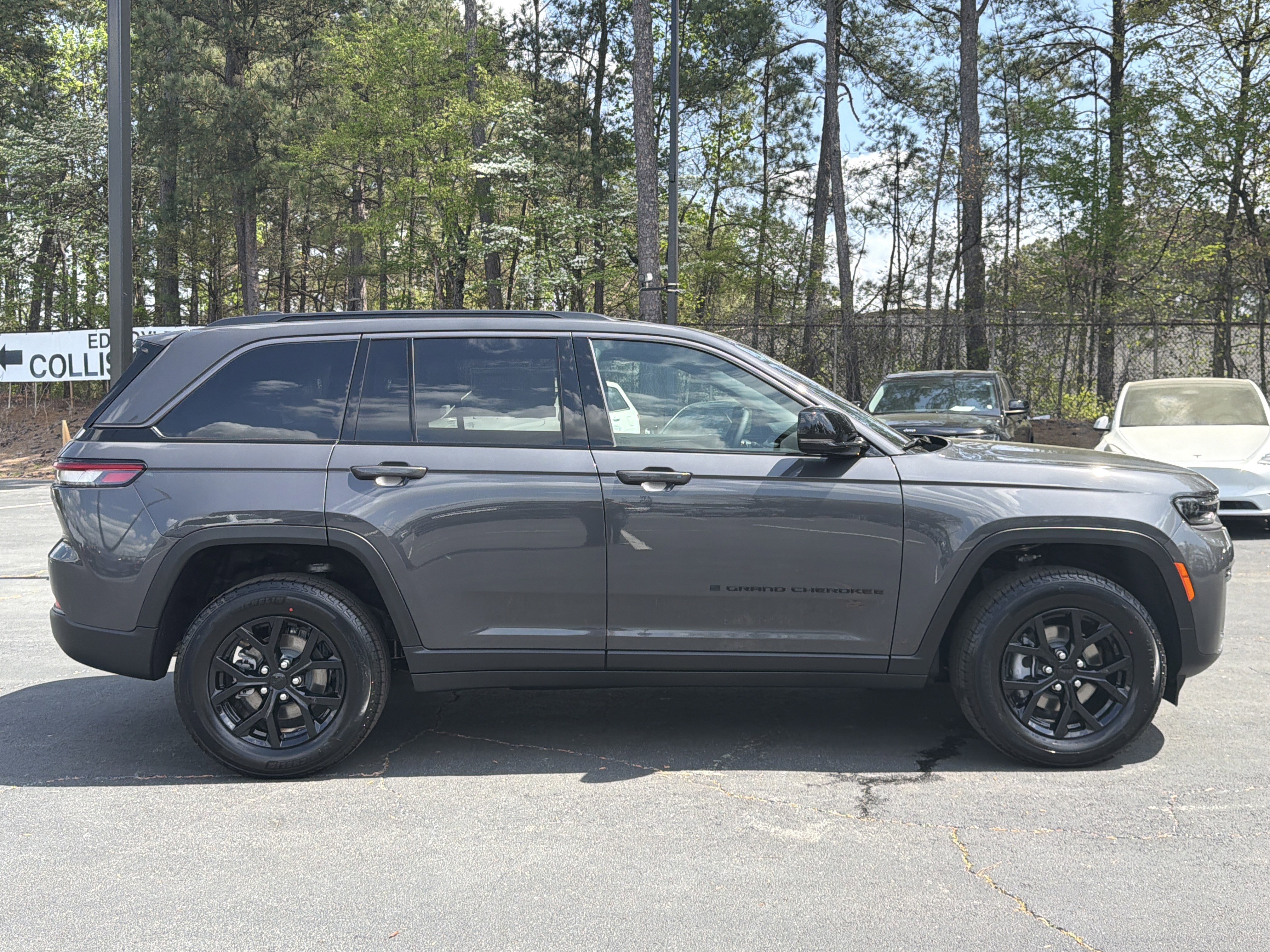 New 2026 Jeep Grand Cherokee Altitude AWD/4WD image 9