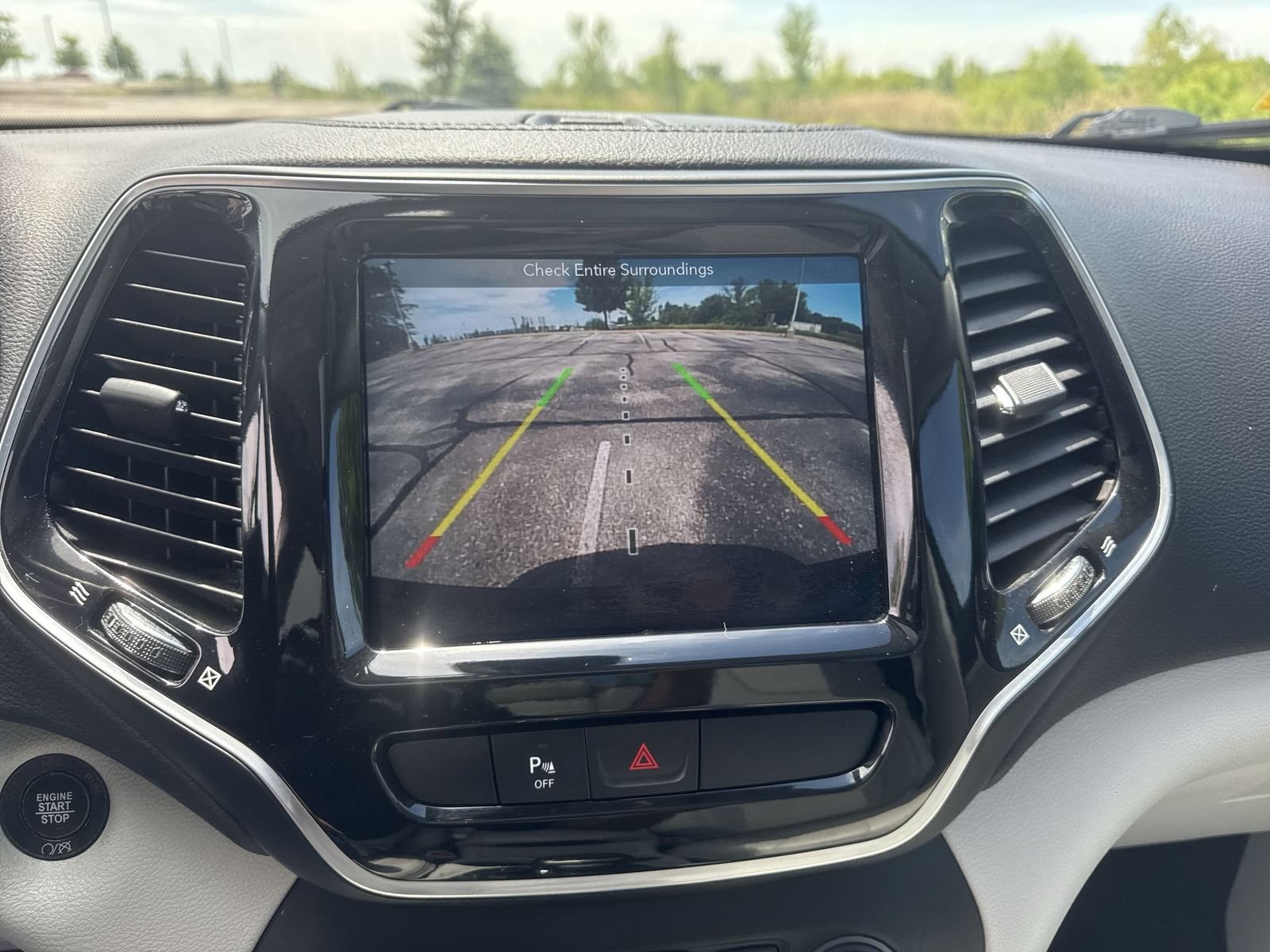 Used 2019 Jeep Cherokee Limited w/ Luxury Group FWD image 14