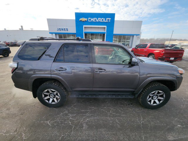Used 2022 Toyota 4Runner TRD Off-Road image 6