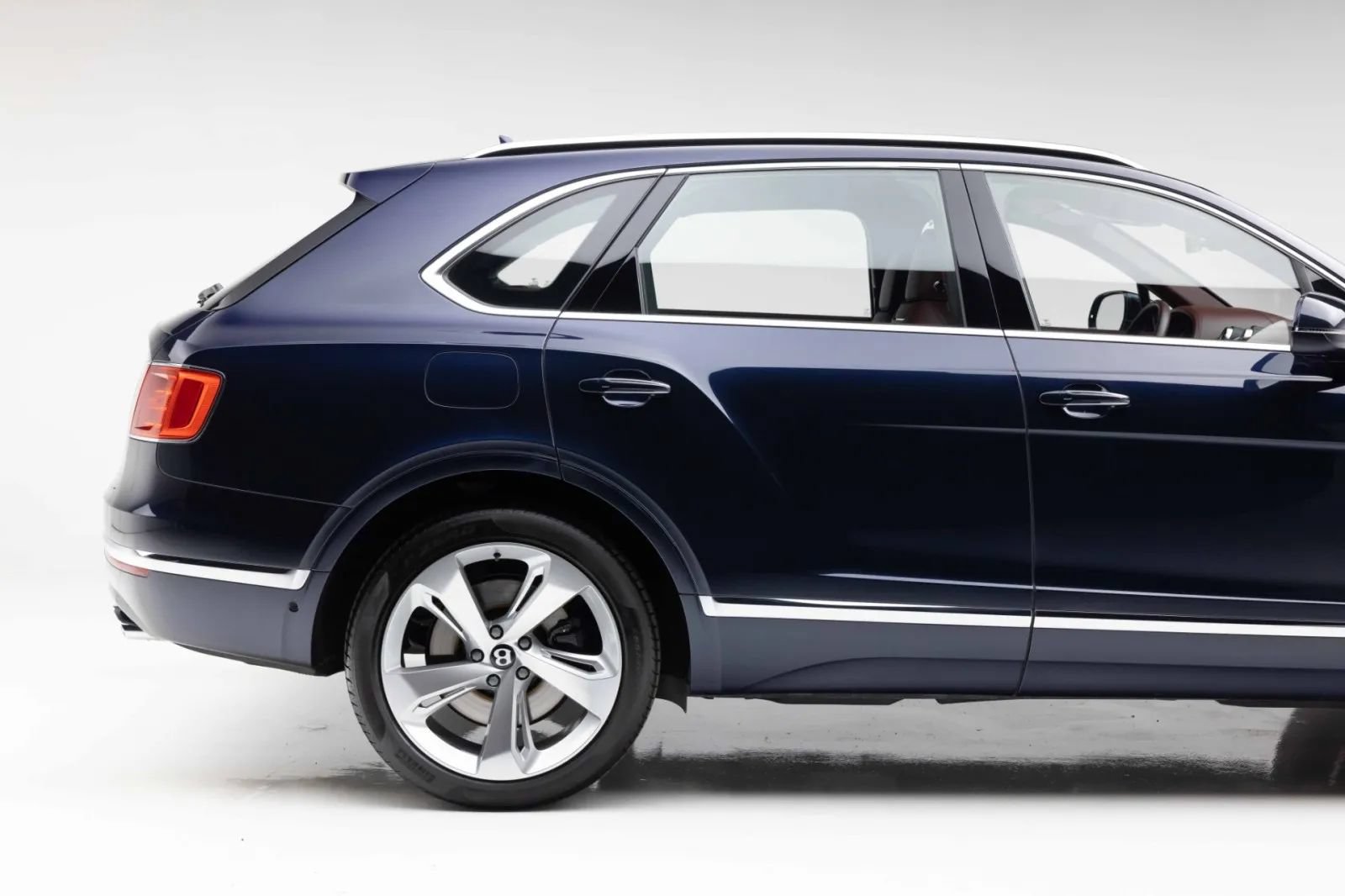 Used 2019 Bentley Bentayga AWD/4WD image 21
