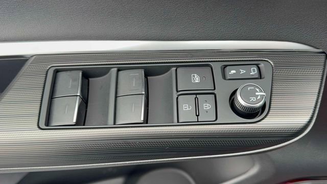 Certified 2023 Toyota Venza Nightshade image 15