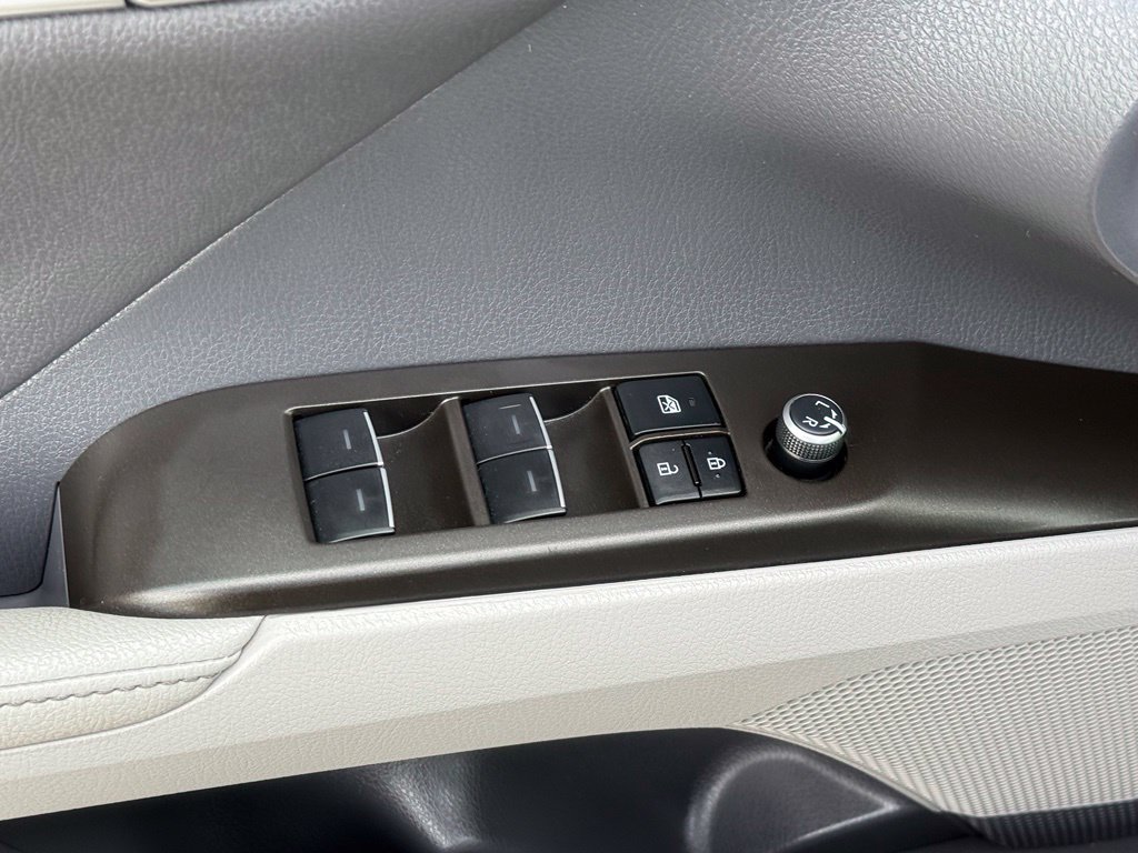 Used 2023 Toyota Camry XLE FWD image 13