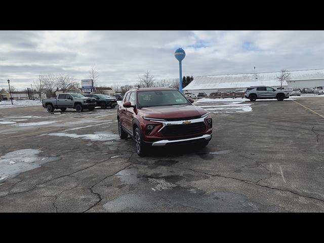 Used 2024 Chevrolet TrailBlazer LT w/ LT Cold Weather Package AWD/4WD image 3