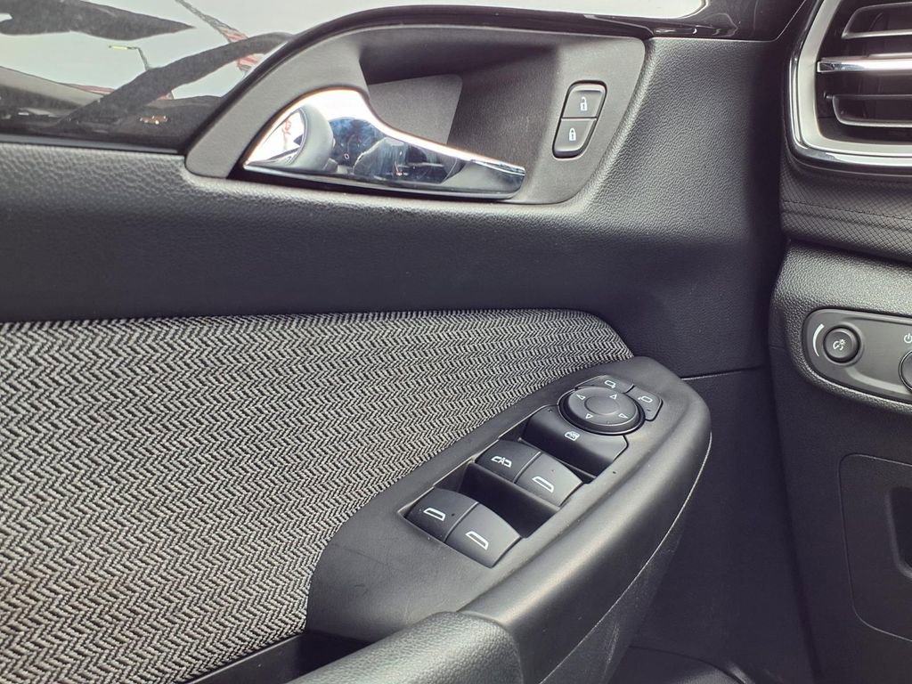 Used 2025 Chevrolet TrailBlazer LT FWD image 18