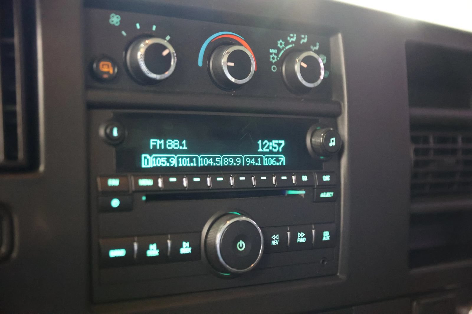 Used 2020 Chevrolet Express 2500 w/ Communications Package RWD image 27
