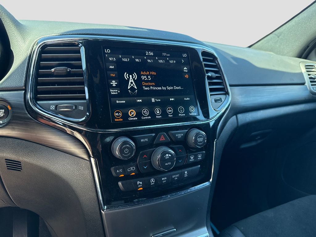 Used 2021 Jeep Grand Cherokee Laredo X AWD/4WD image 18