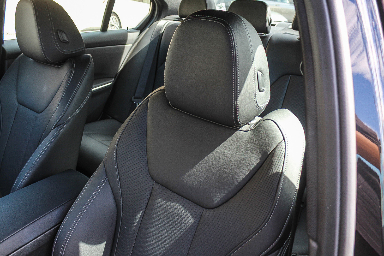 Certified 2025 BMW 330i Sedan image 25