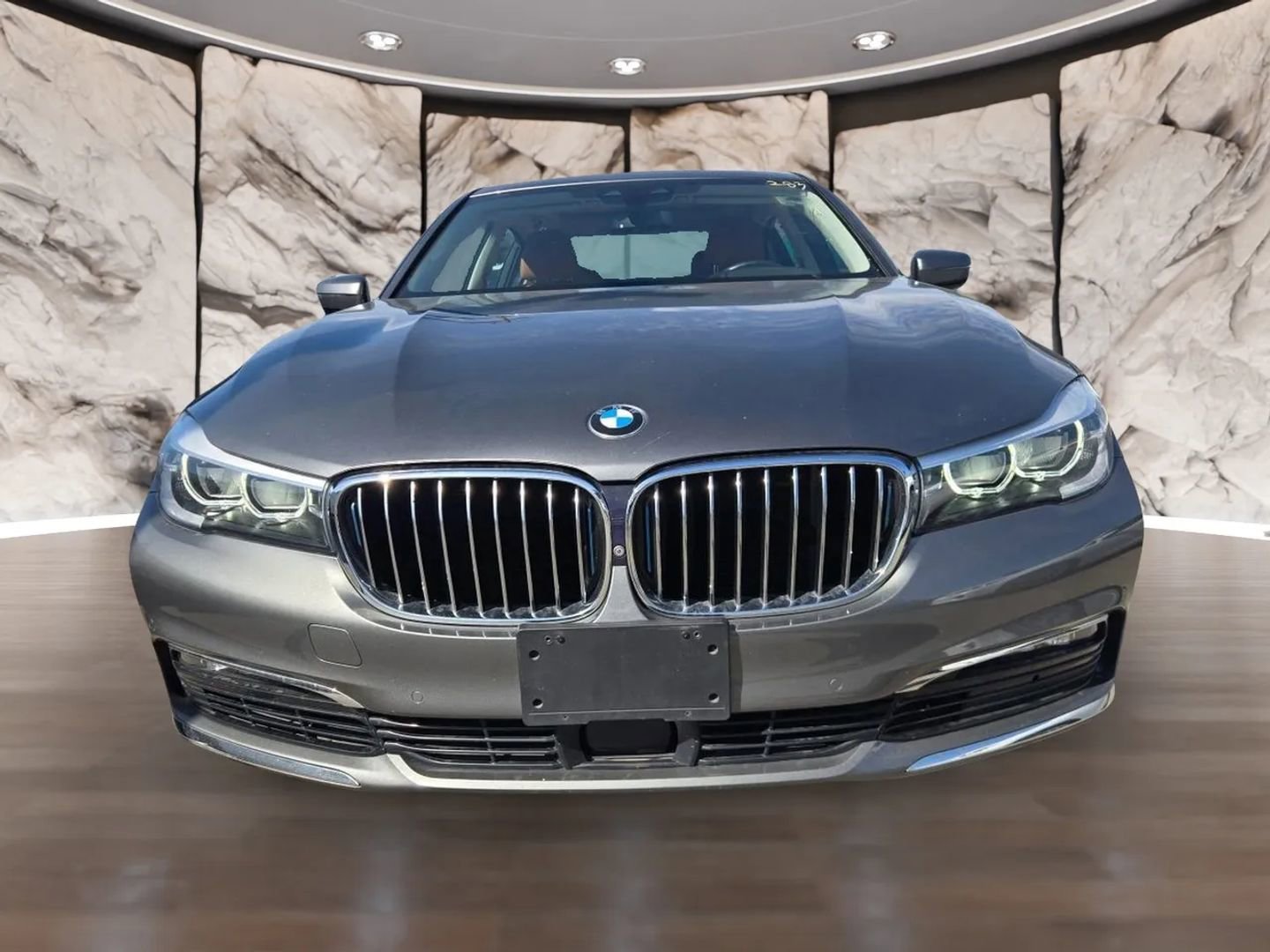 Used 2018 BMW 740e xDrive w/ Executive Package AWD/4WD image 2