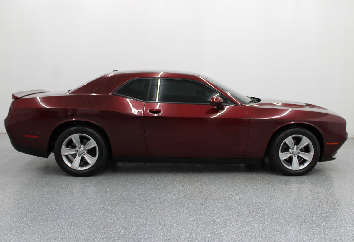 Used 2020 Dodge Challenger SXT image 2