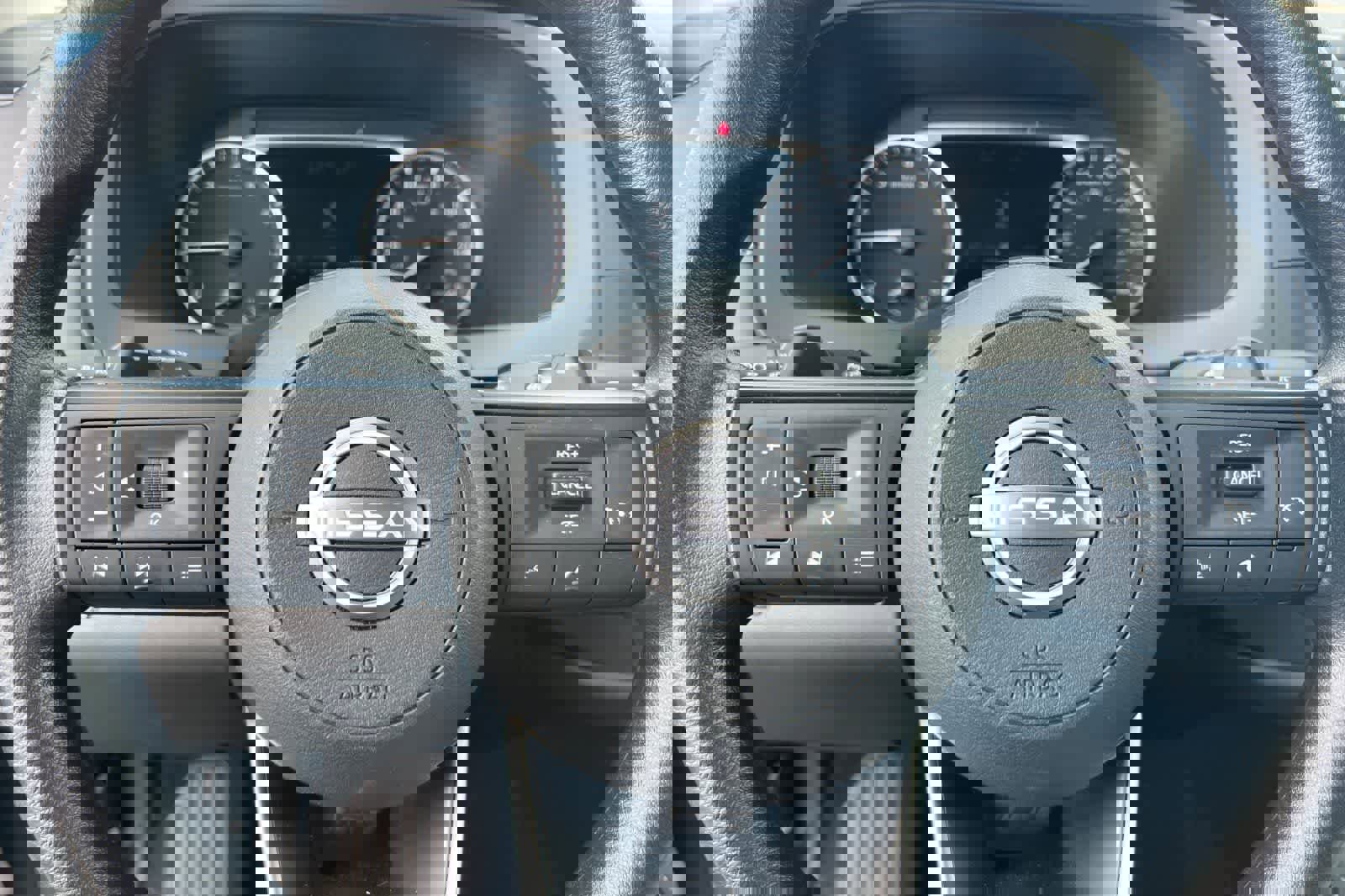 Used 2025 Nissan Pathfinder S image 26