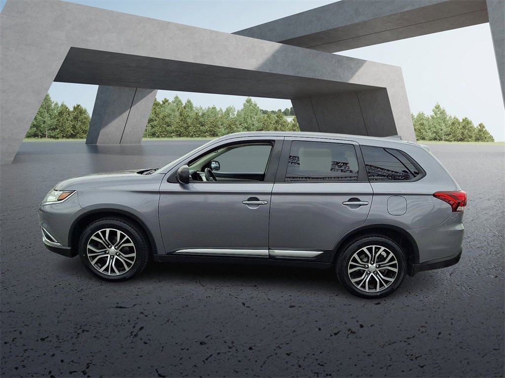 Used 2018 Mitsubishi Outlander SE image 7