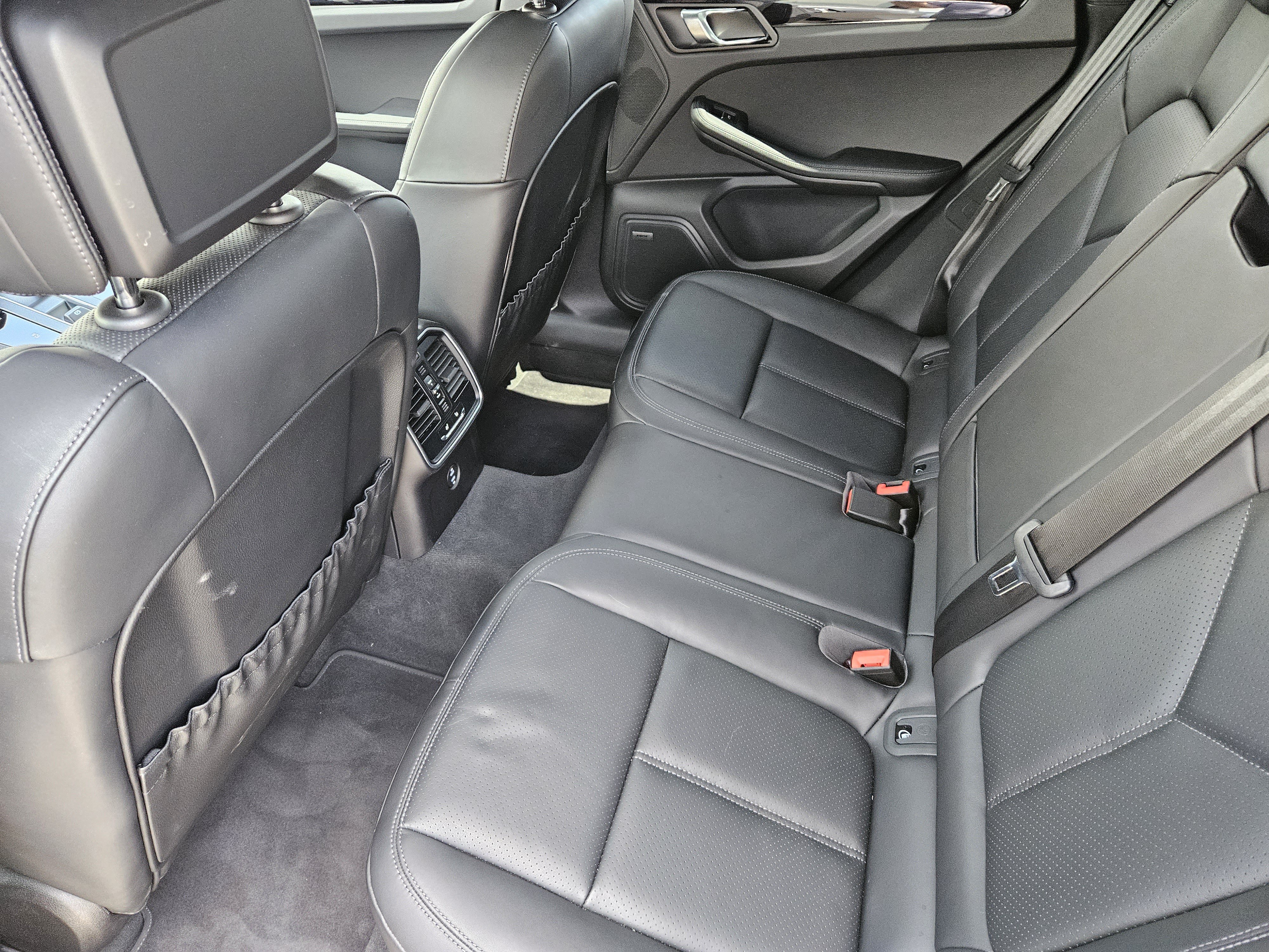 Certified 2026 Porsche Macan AWD/4WD image 28