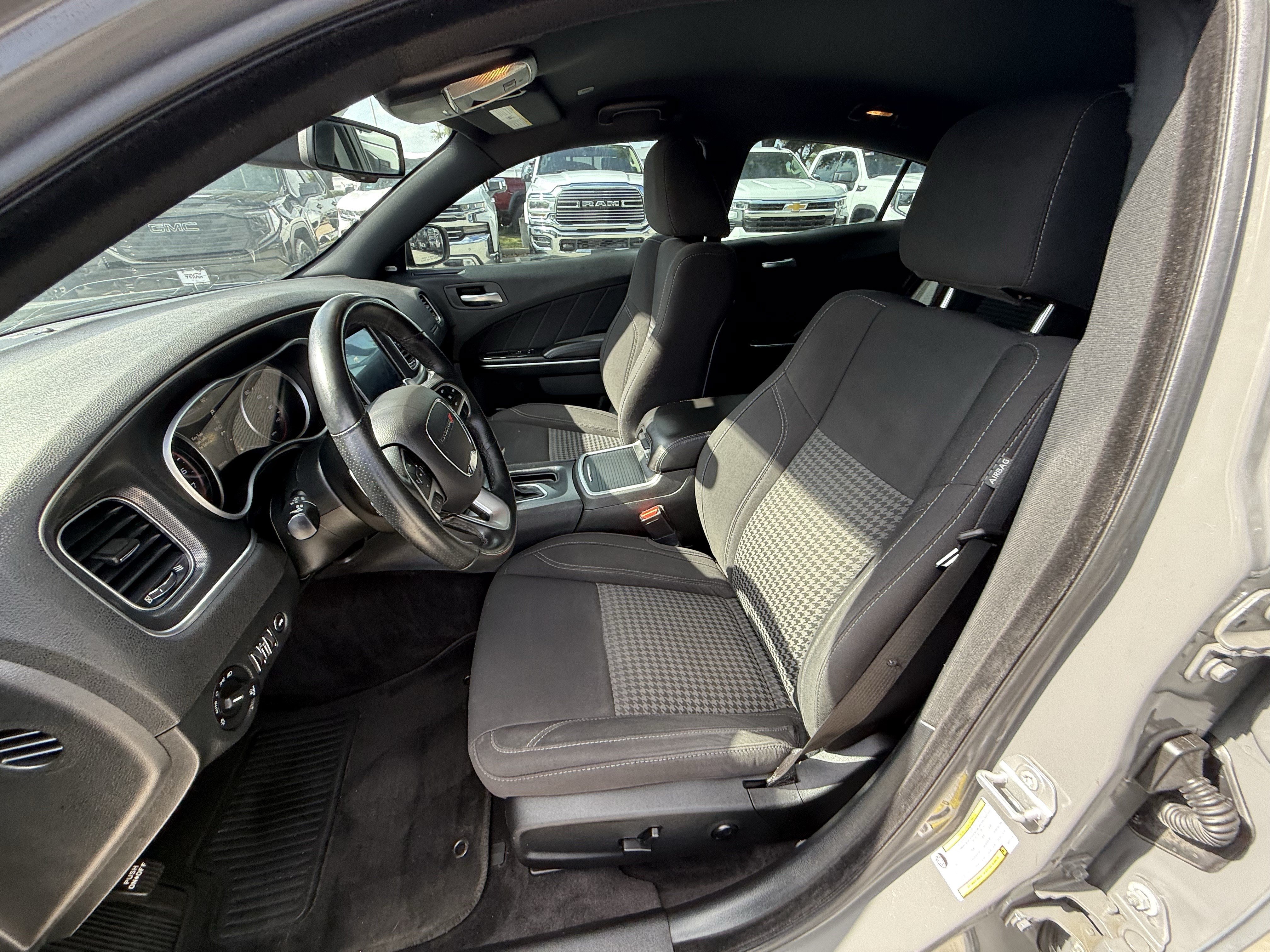 Used 2018 Dodge Charger SXT Plus RWD image 27