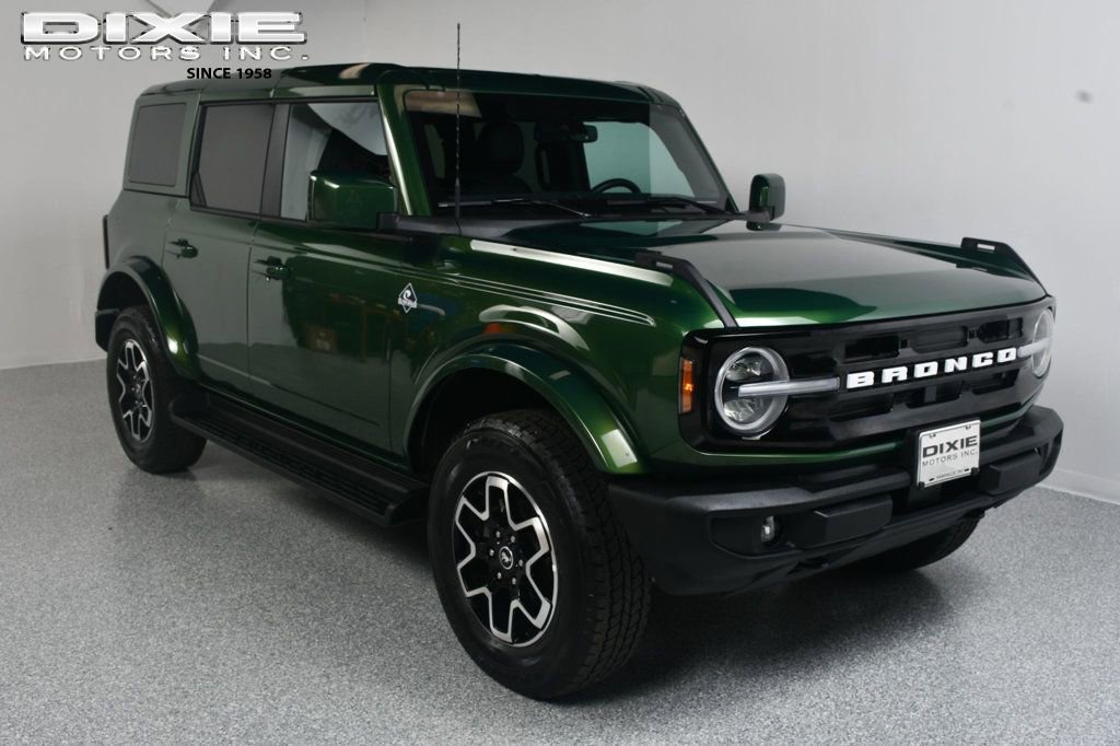 Used 2025 Ford Bronco Outer Banks AWD/4WD image 1