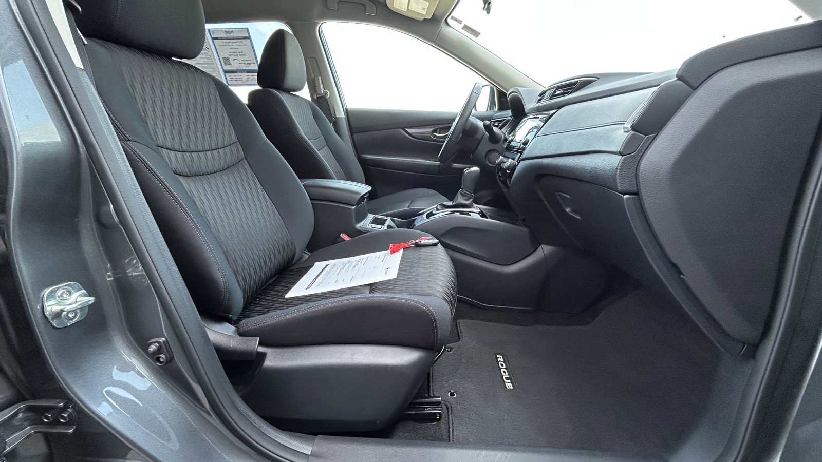 Used 2017 Nissan Rogue SV image 19