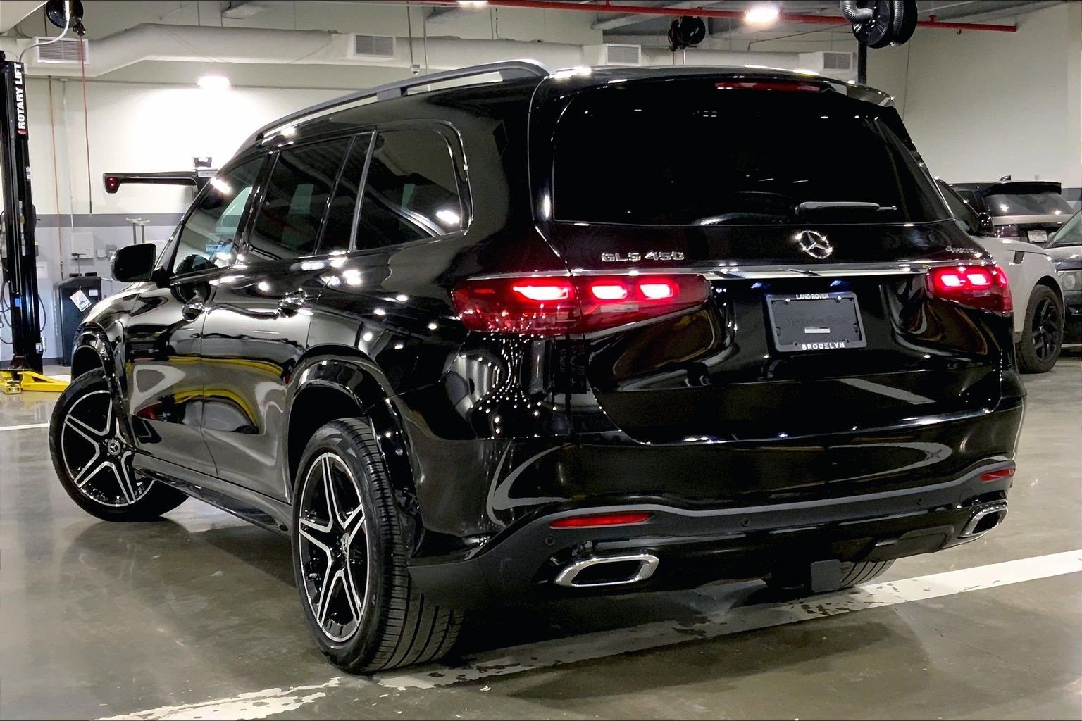 Used 2024 Mercedes-Benz GLS 450 4MATIC image 11