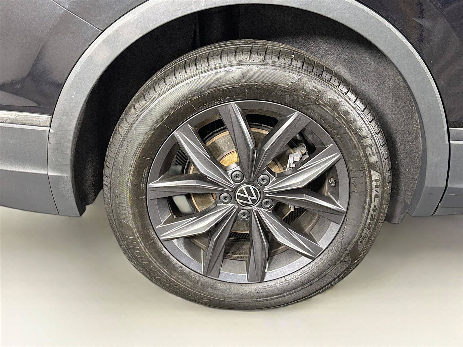Used 2023 Volkswagen Tiguan SE w/ Panoramic Sunroof Package AWD/4WD image 34