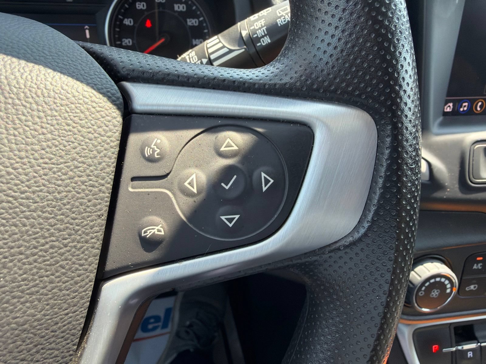 Used 2024 GMC Terrain SLE AWD/4WD image 15