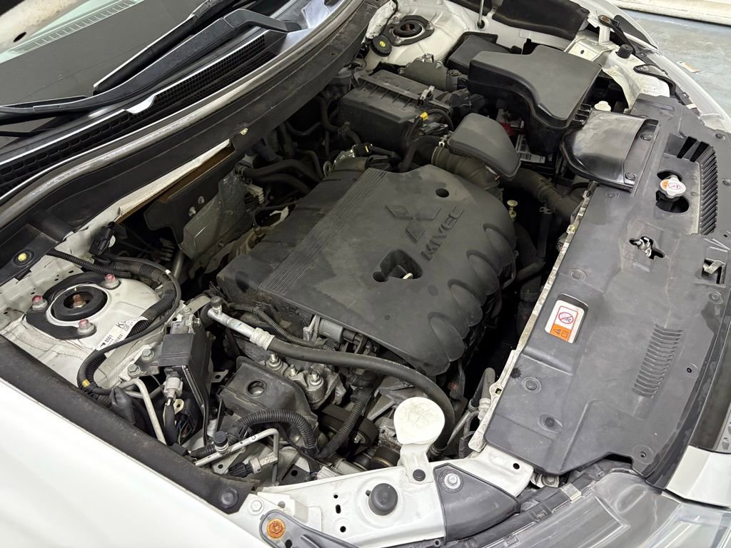 Used 2019 Mitsubishi Outlander ES image 33