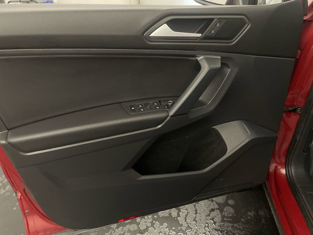 Used 2019 Volkswagen Tiguan SE w/ Panoramic Sunroof Package AWD/4WD image 16