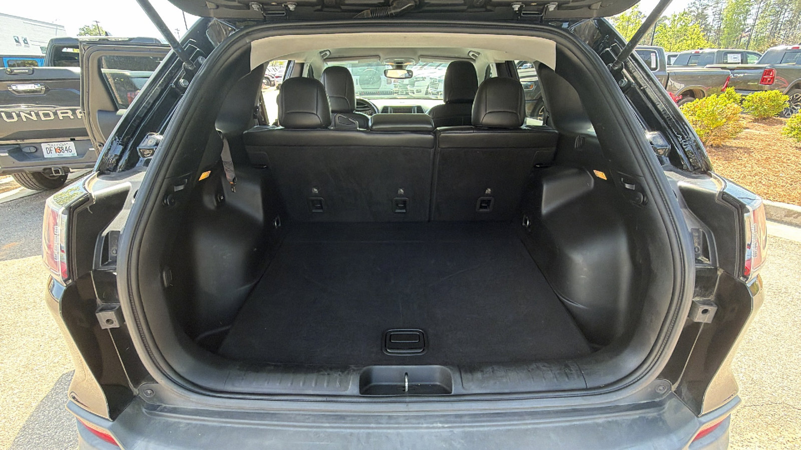 Used 2019 Jeep Cherokee Trailhawk image 13