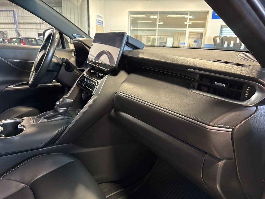 Used 2024 Toyota Venza XLE image 33