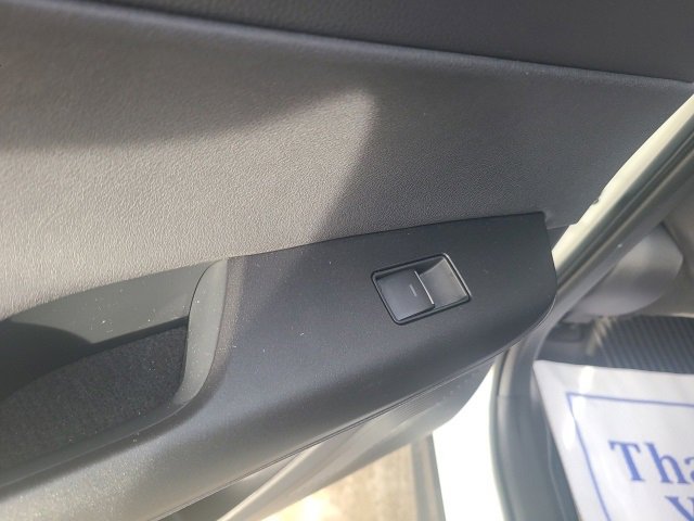 Used 2022 Toyota Venza LE image 15