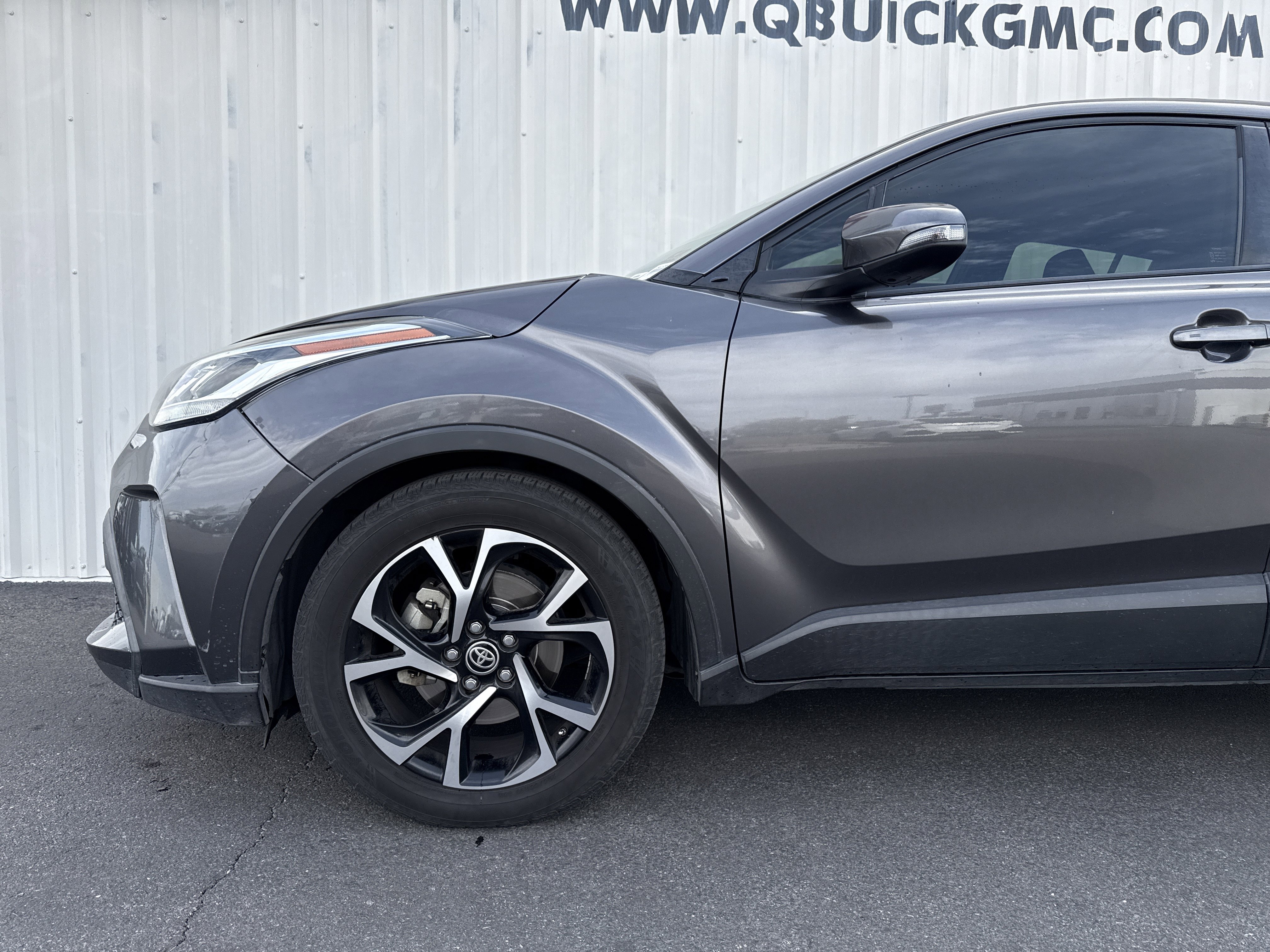 Used 2020 Toyota C-HR XLE image 3