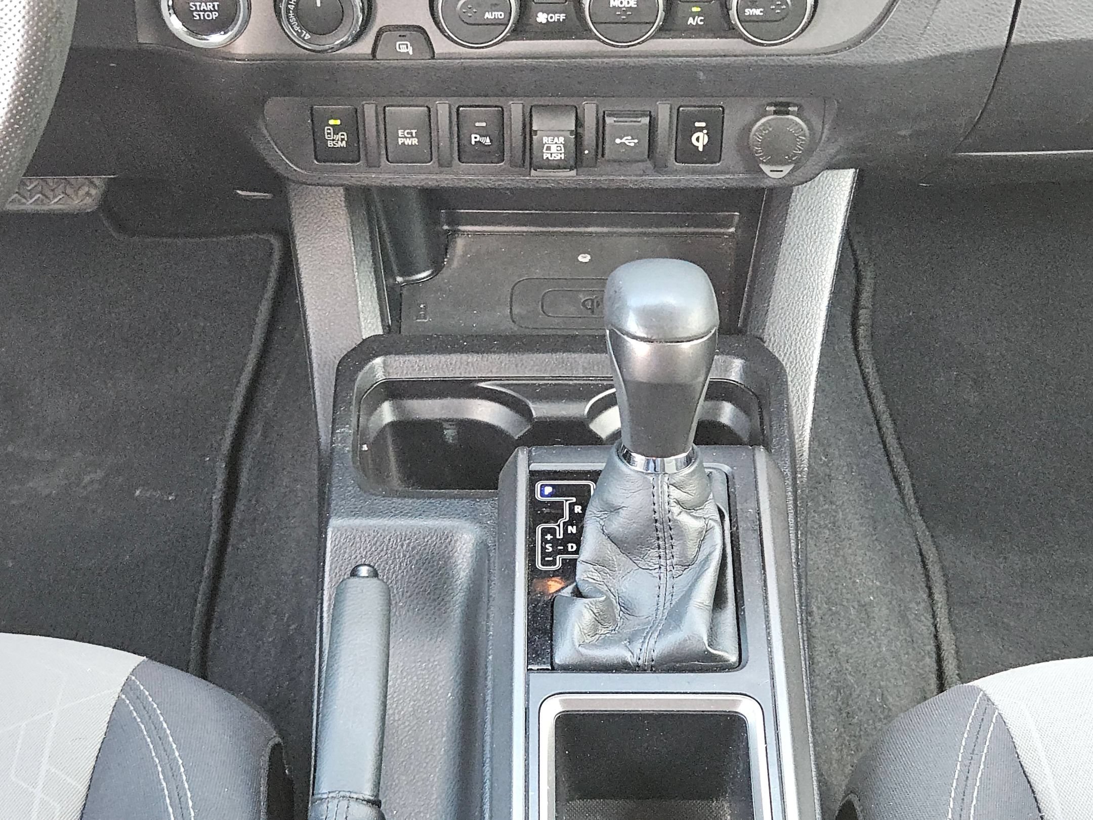 Used 2021 Toyota Tacoma TRD Off-Road w/ Technology Package AWD/4WD image 19