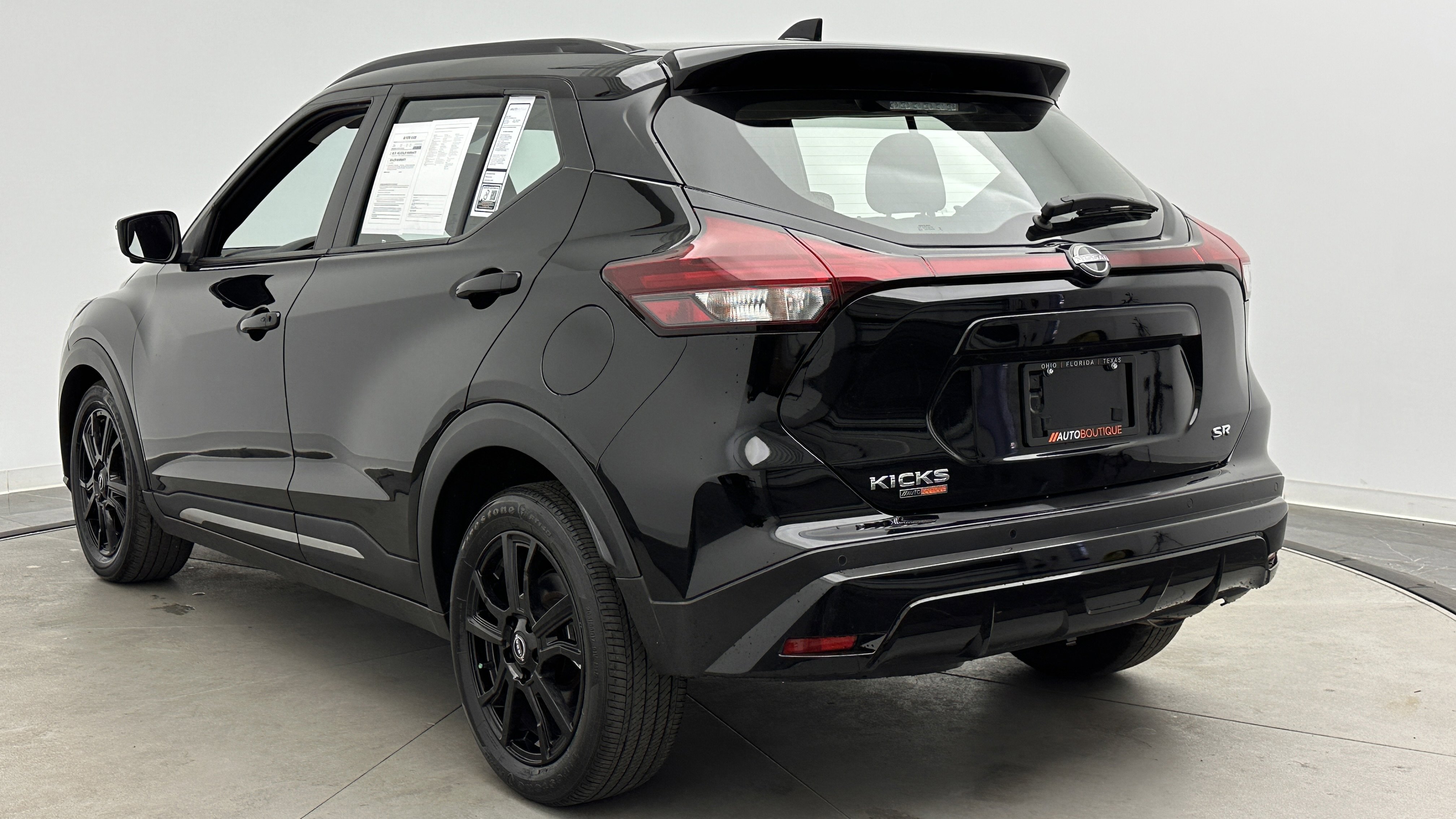 Used 2024 Nissan Kicks SR FWD image 5
