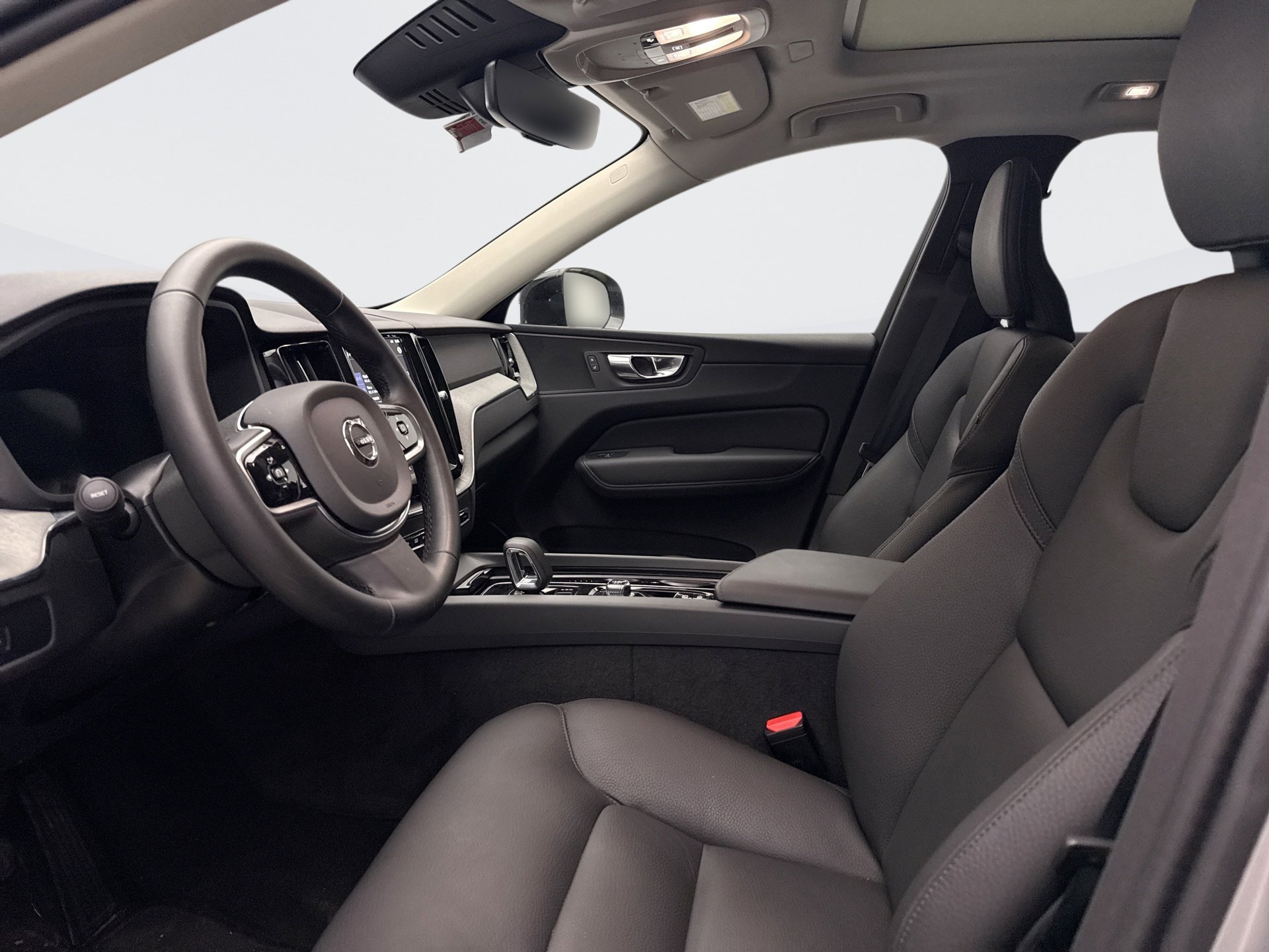 Used 2025 Volvo XC60 B5 Plus image 9