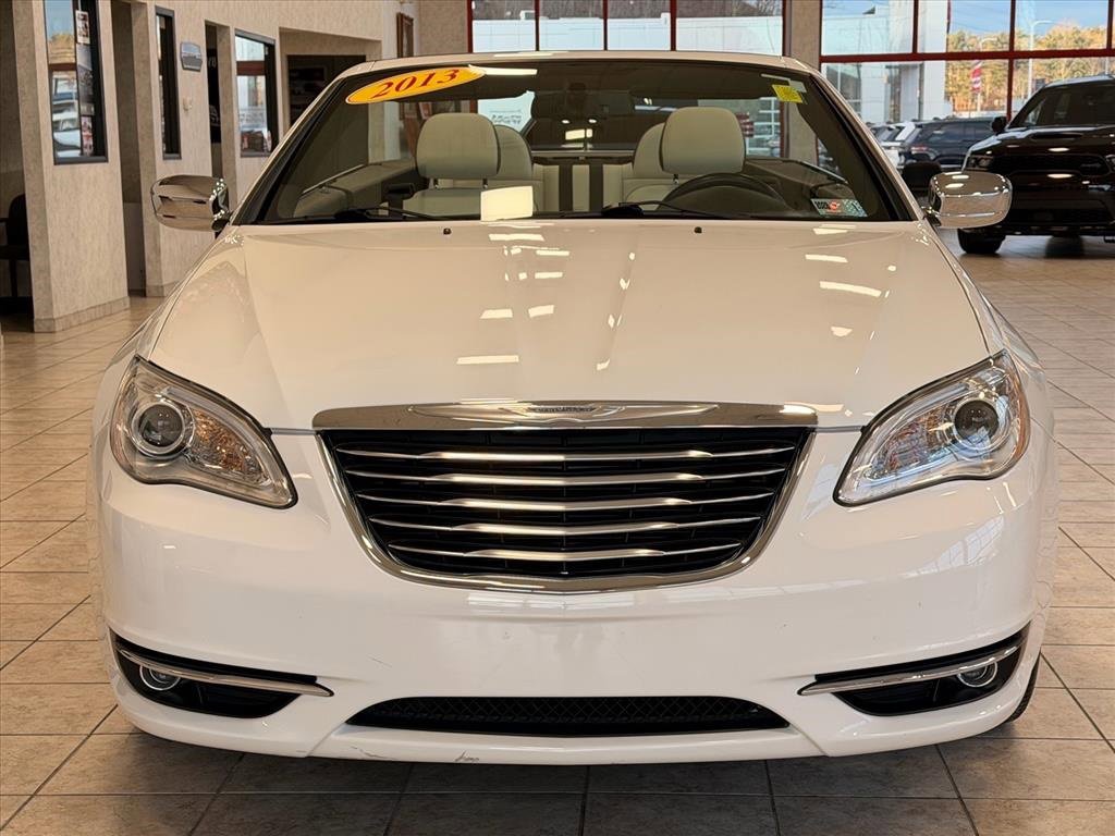 Used 2013 Chrysler 200 Limited image 3