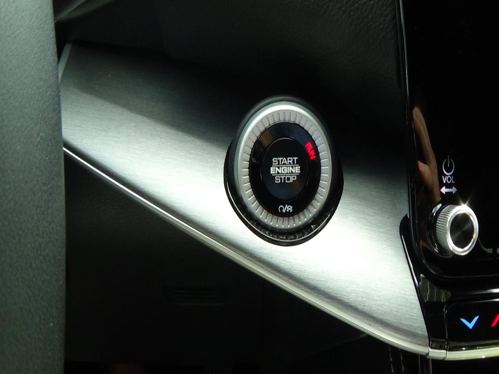 Certified 2025 Jeep Wagoneer L 4WD image 27