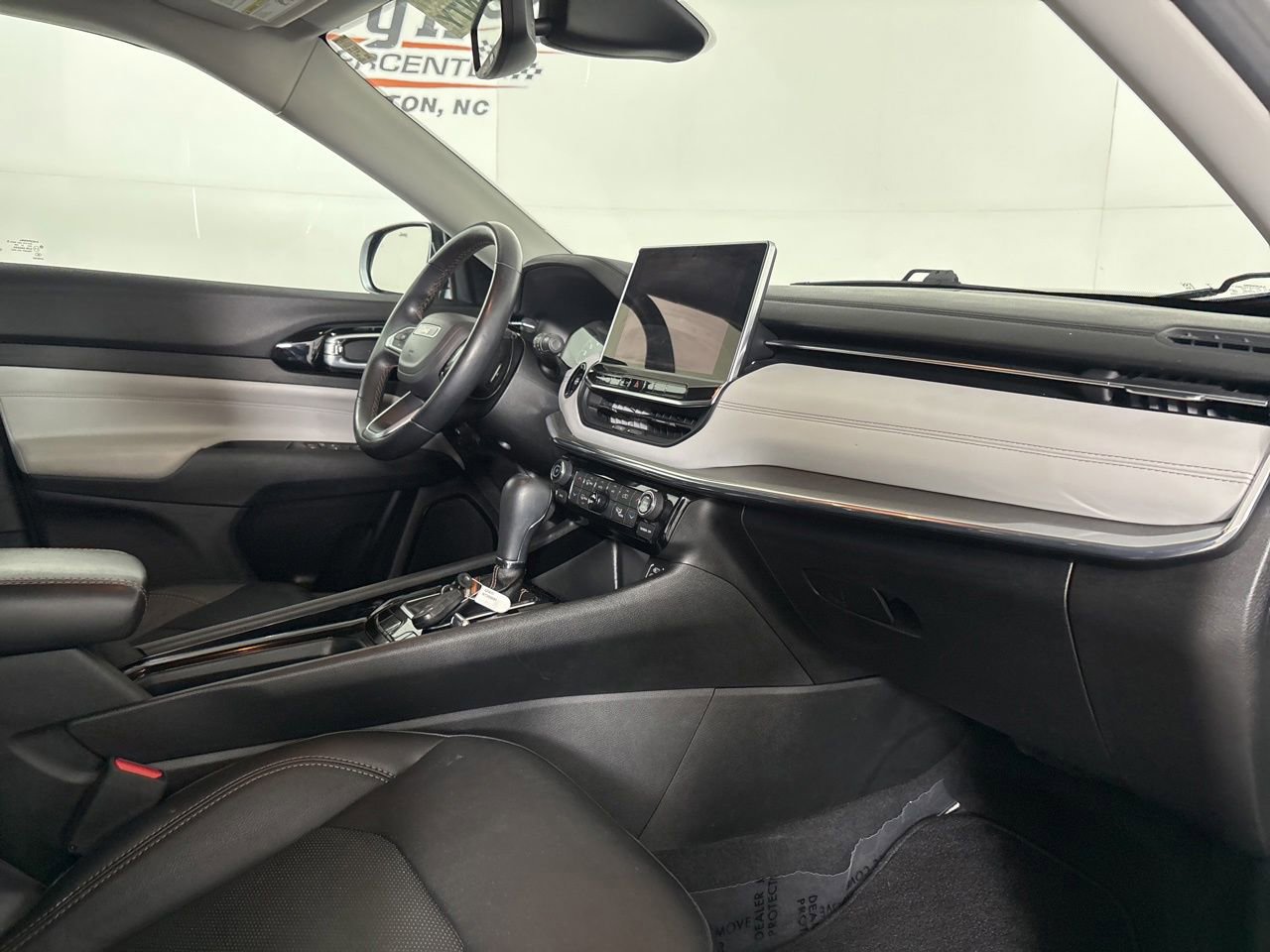 Used 2022 Jeep Compass Limited AWD/4WD image 27