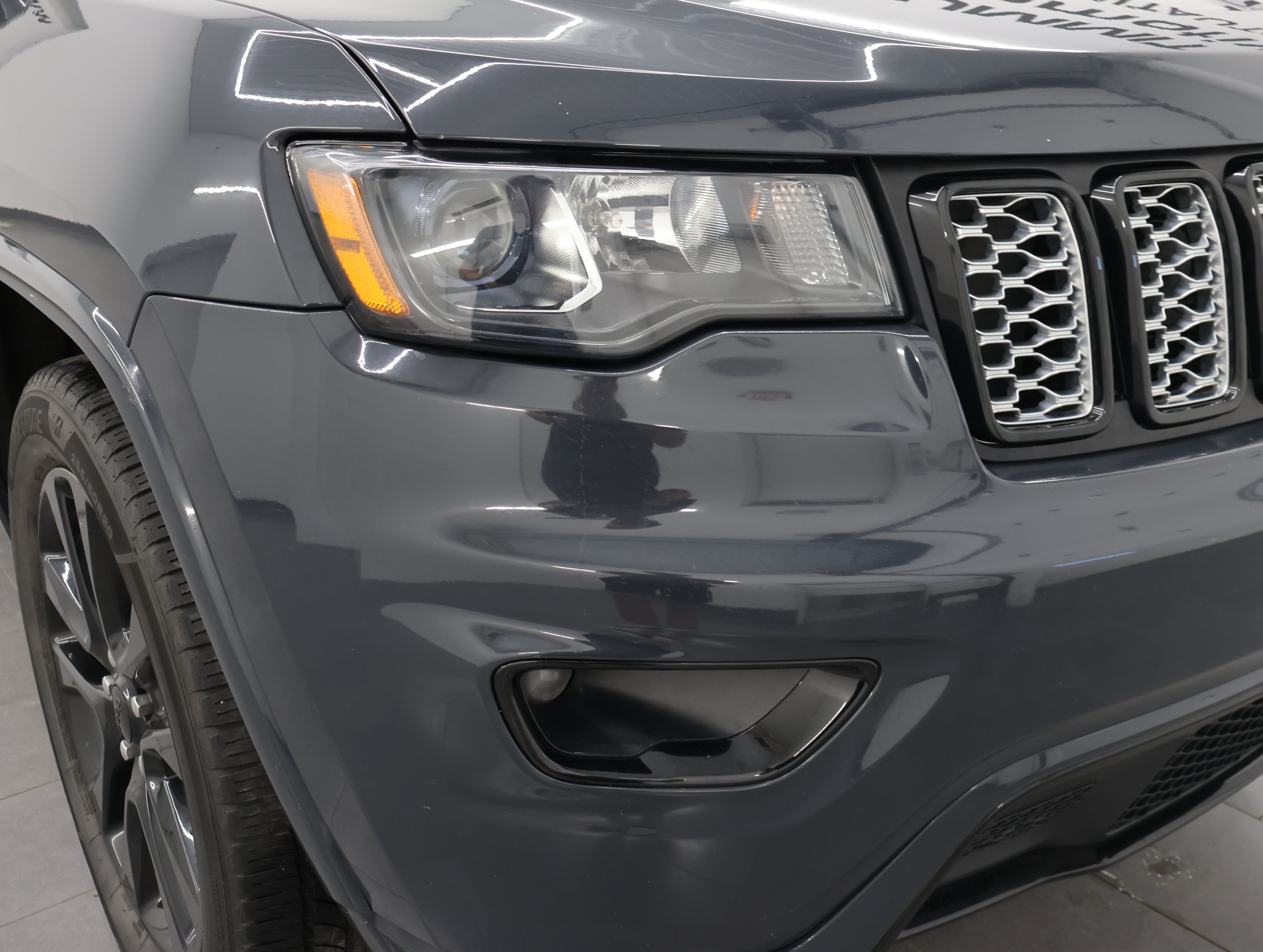 Used 2018 Jeep Grand Cherokee Altitude AWD/4WD image 21