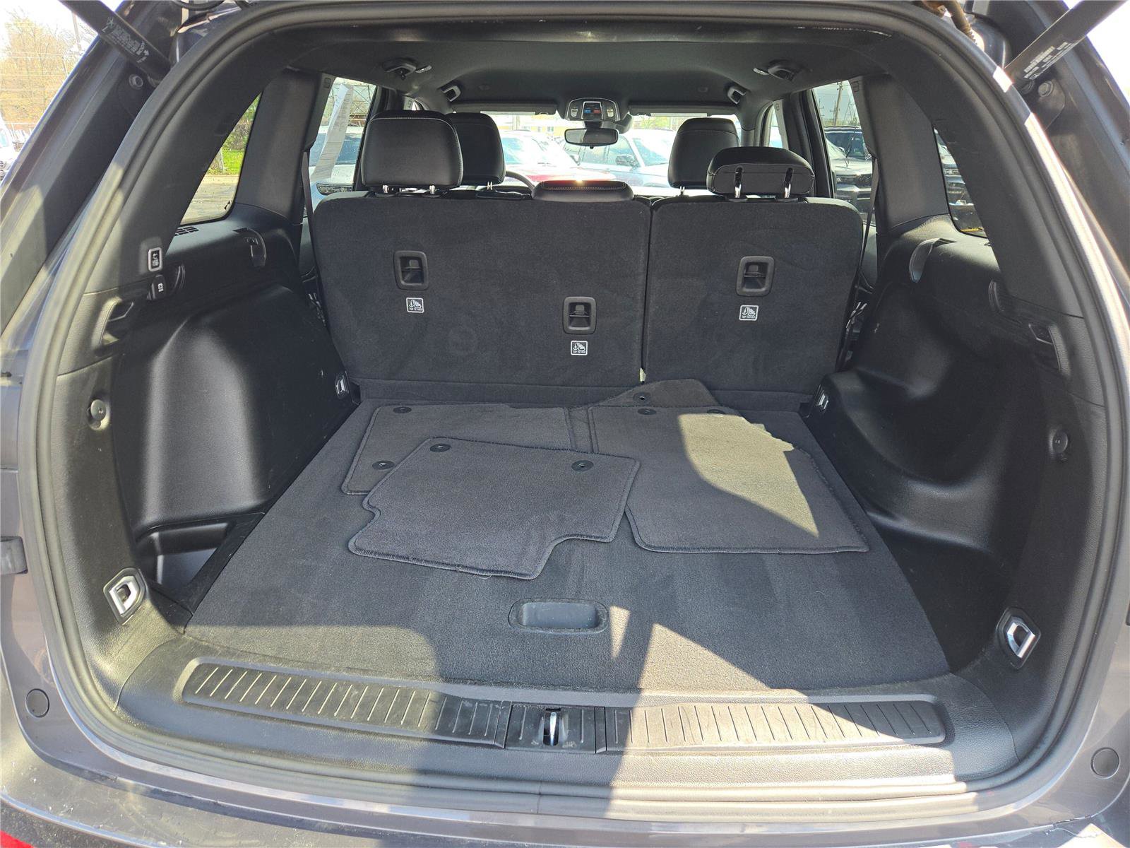 Used 2024 Jeep Grand Cherokee Altitude image 19