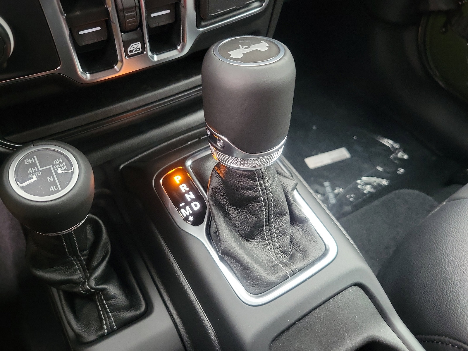 New 2024 Jeep Wrangler Sahara w/ Technology Group AWD/4WD image 9